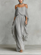 Rosalía Conjunto de Chiffon Gris con Top Fluido de Hombros Descubiertos y Pantalón