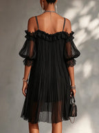 Naia Vestido Mini Negro de Chiffon con Escote Bardot y Ribete de Encaje