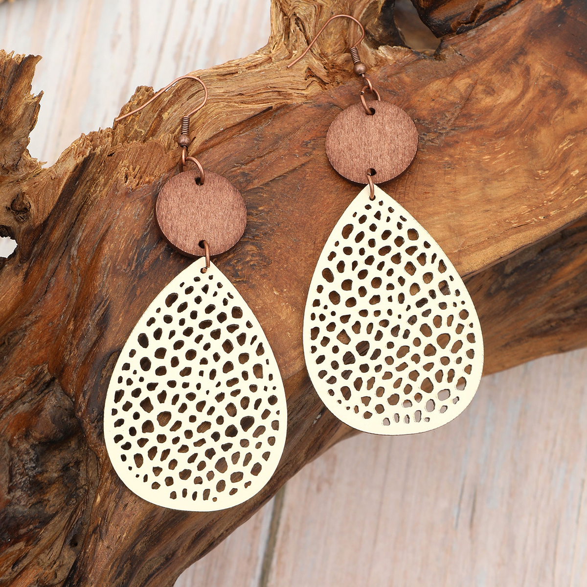 Eliana - Pendientes Colgantes Calados de Cuero PU Estilo Vintage