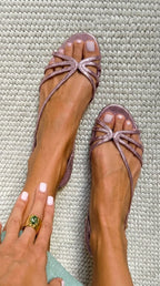Zahara | Sandalias Doradas, Elegancia Estival