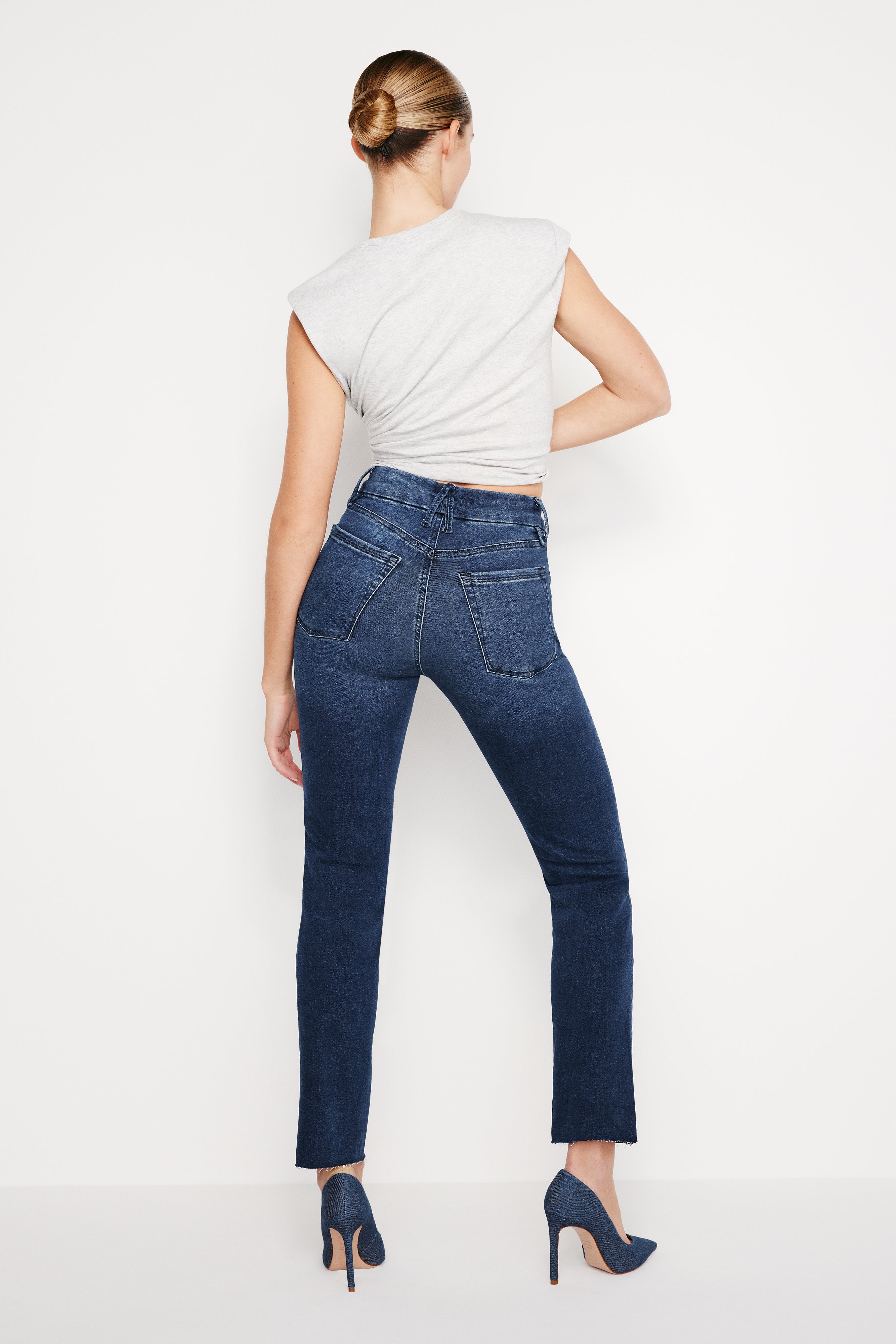 VAQUEROS CLASSIC SLIM STRAIGHT JEANS | MARTÉA