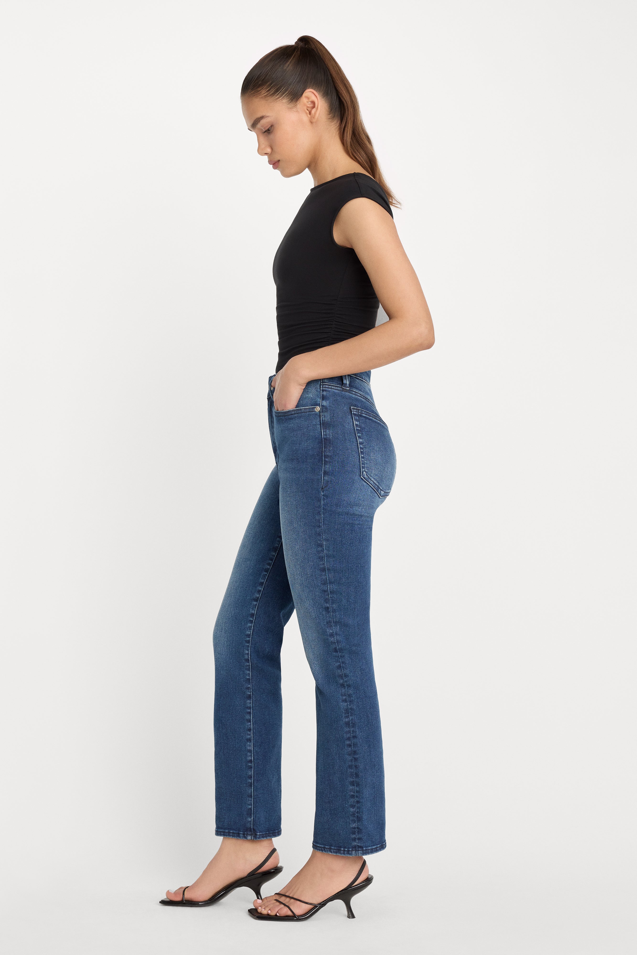 VAQUEROS LEGS STRAIGHT JEANS | MARTÉA