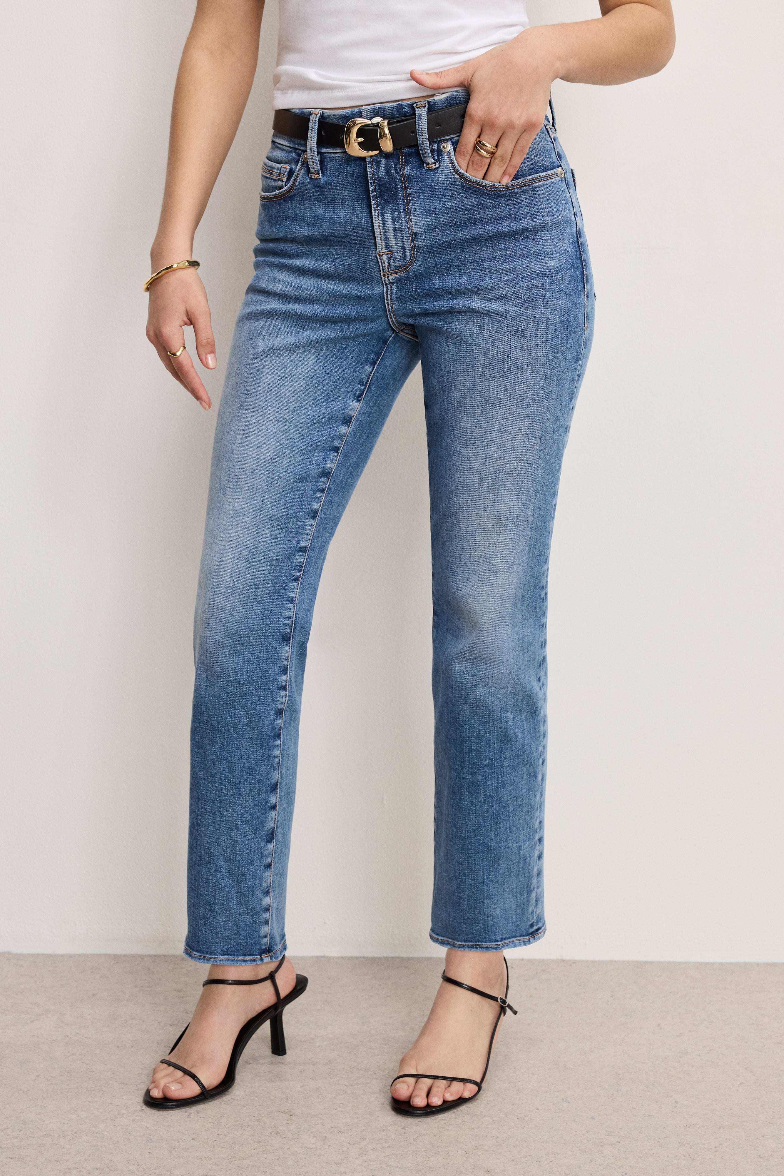 VAQUEROS PETITE STRAIGHT JEANS | MARTÉA