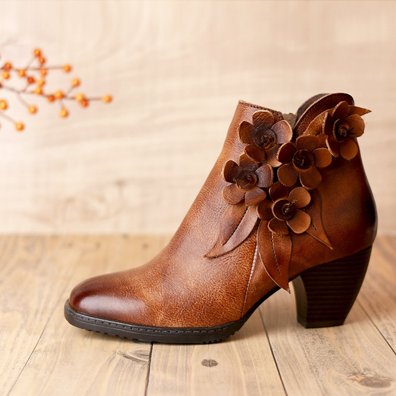 Juliette - Botines Retro de Cuero Floral Hechos a Mano en Color Sólido