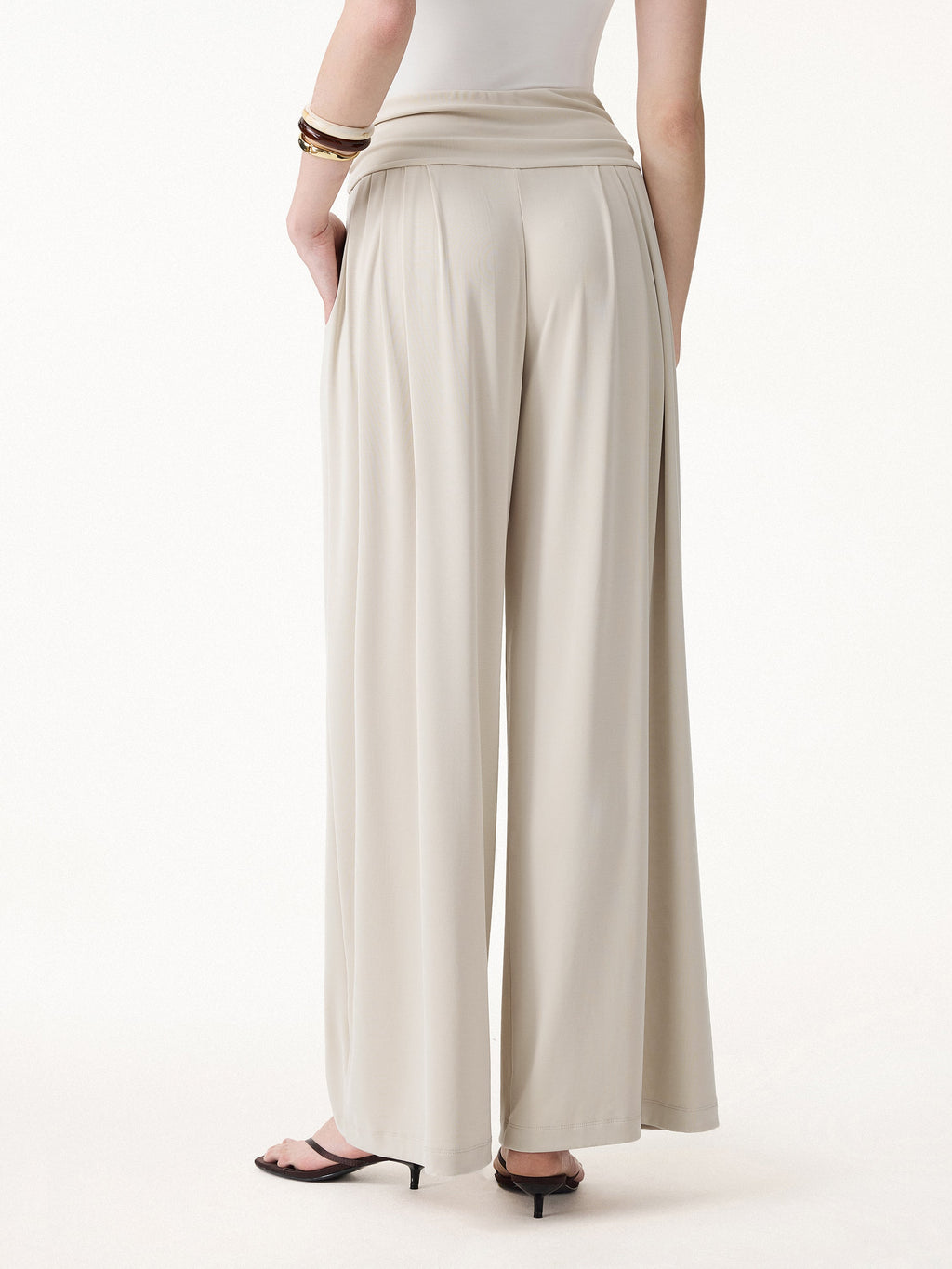 Conjunto de 2 Piezas: Top Sujetador Cuello Halter y Pantalón Plisado con Bolsillos