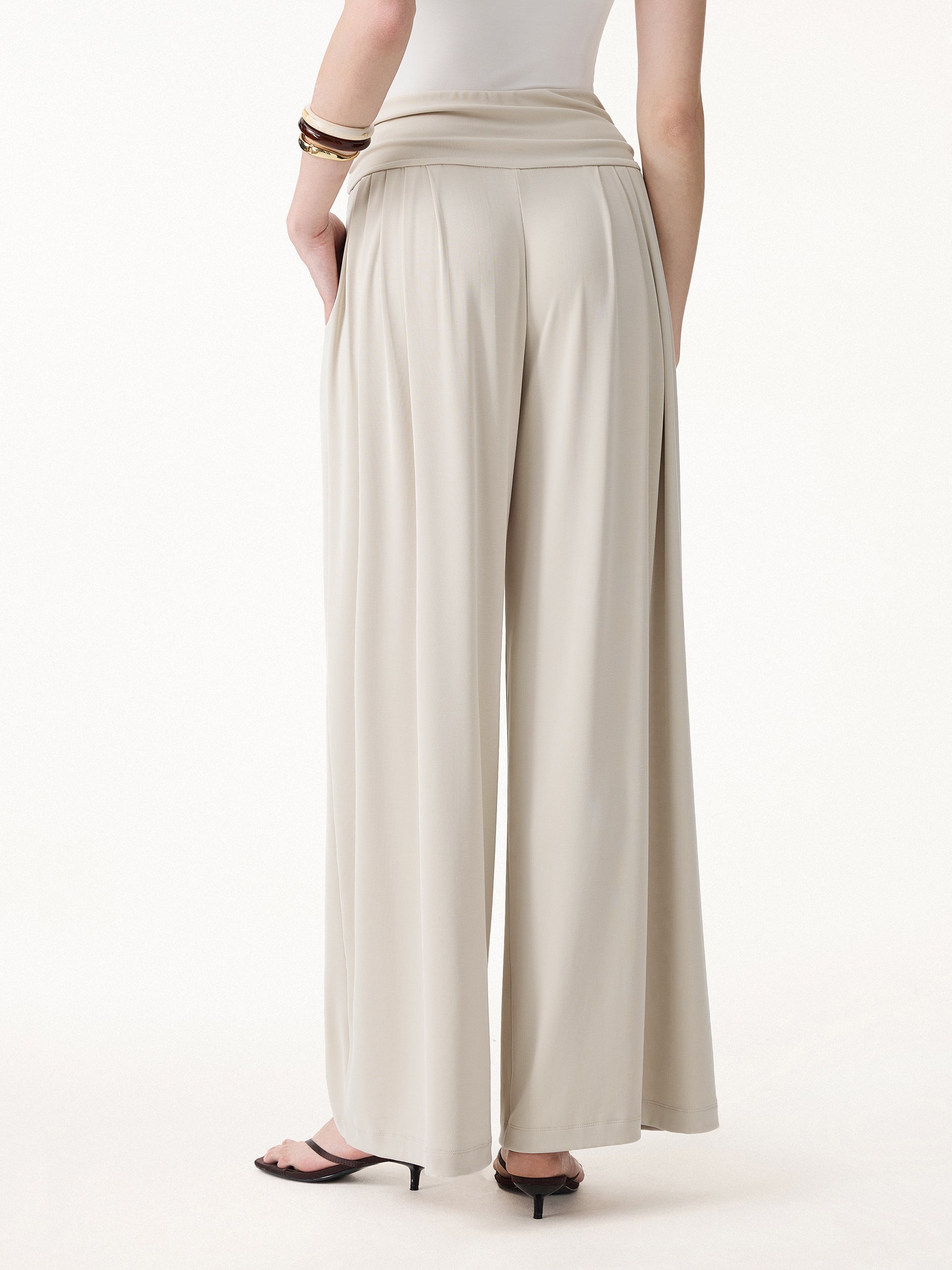 Conjunto de 2 Piezas: Top Sujetador Cuello Halter y Pantalón Plisado con Bolsillos