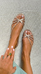 Zahara | Sandalias Doradas, Elegancia Estival