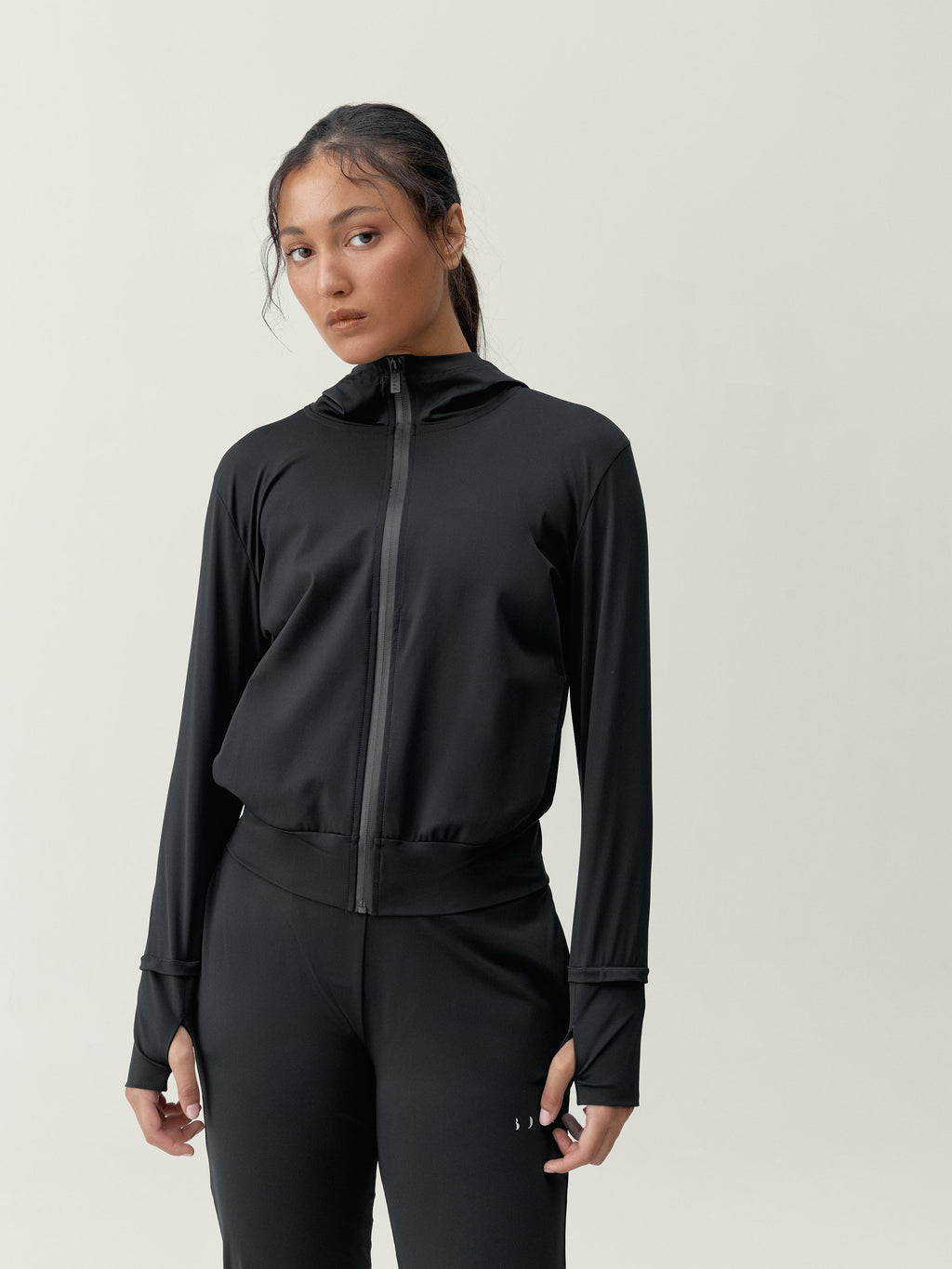 Chaqueta Airla Negra con Capucha