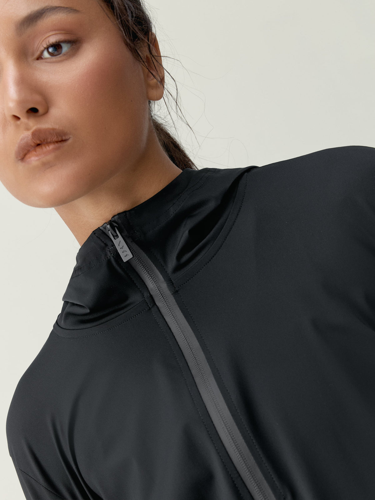 Chaqueta Airla Negra con Capucha