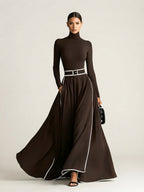 San Sebastian | Vestido Maxi Negro con Costuras Blancas y Cuello Alto