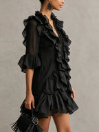 Serena Vestido Mini Negro de Chiffon con Detalles de Volantes