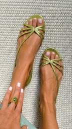Zahara | Sandalias Doradas, Elegancia Estival