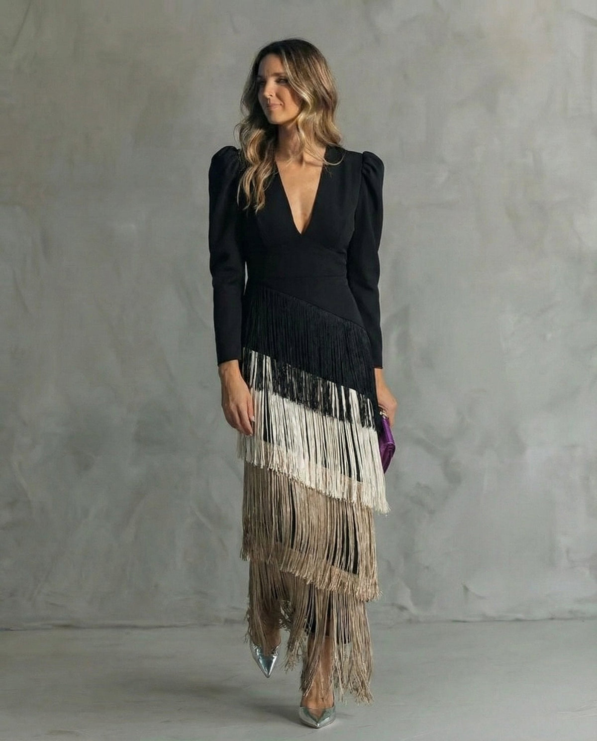 Elegante Vestido Midi Con Mangas y Flecos