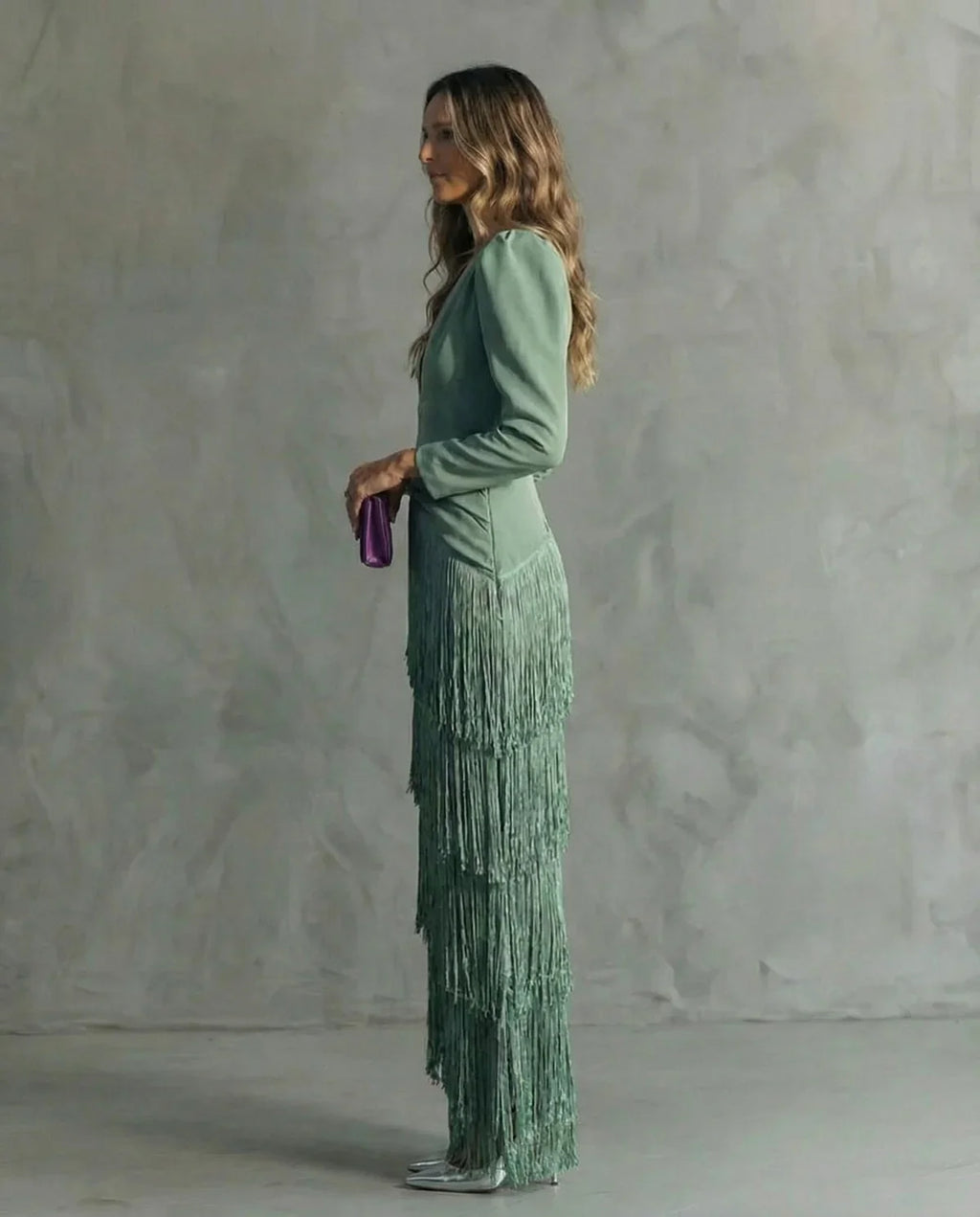 NOA | Elegante vestido midi con mangas de flecos