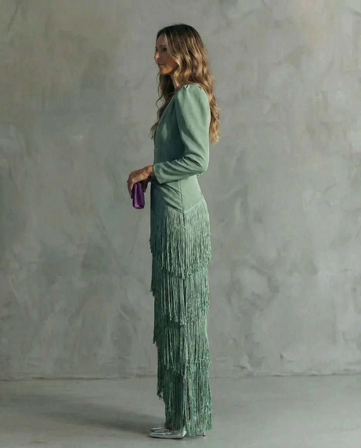NOA | Elegante vestido midi con mangas de flecos
