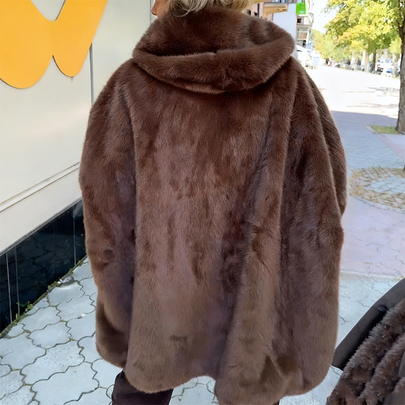 Abrigo con capucha y cremallera de peluche suave