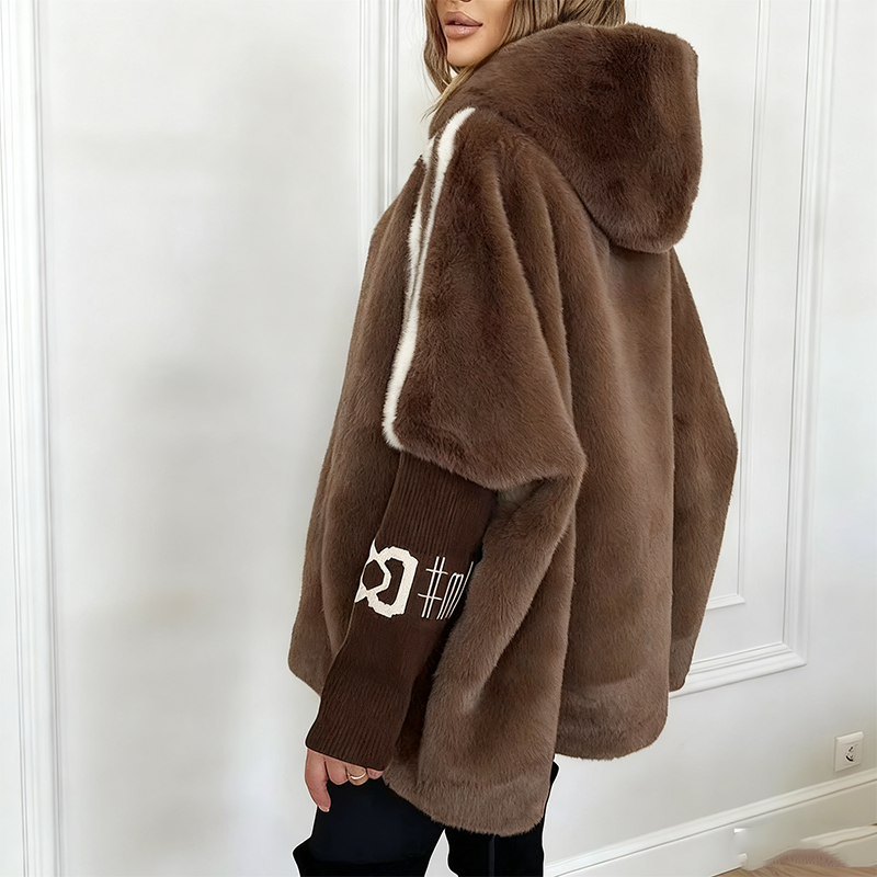 Abrigo con capucha y cremallera de peluche suave